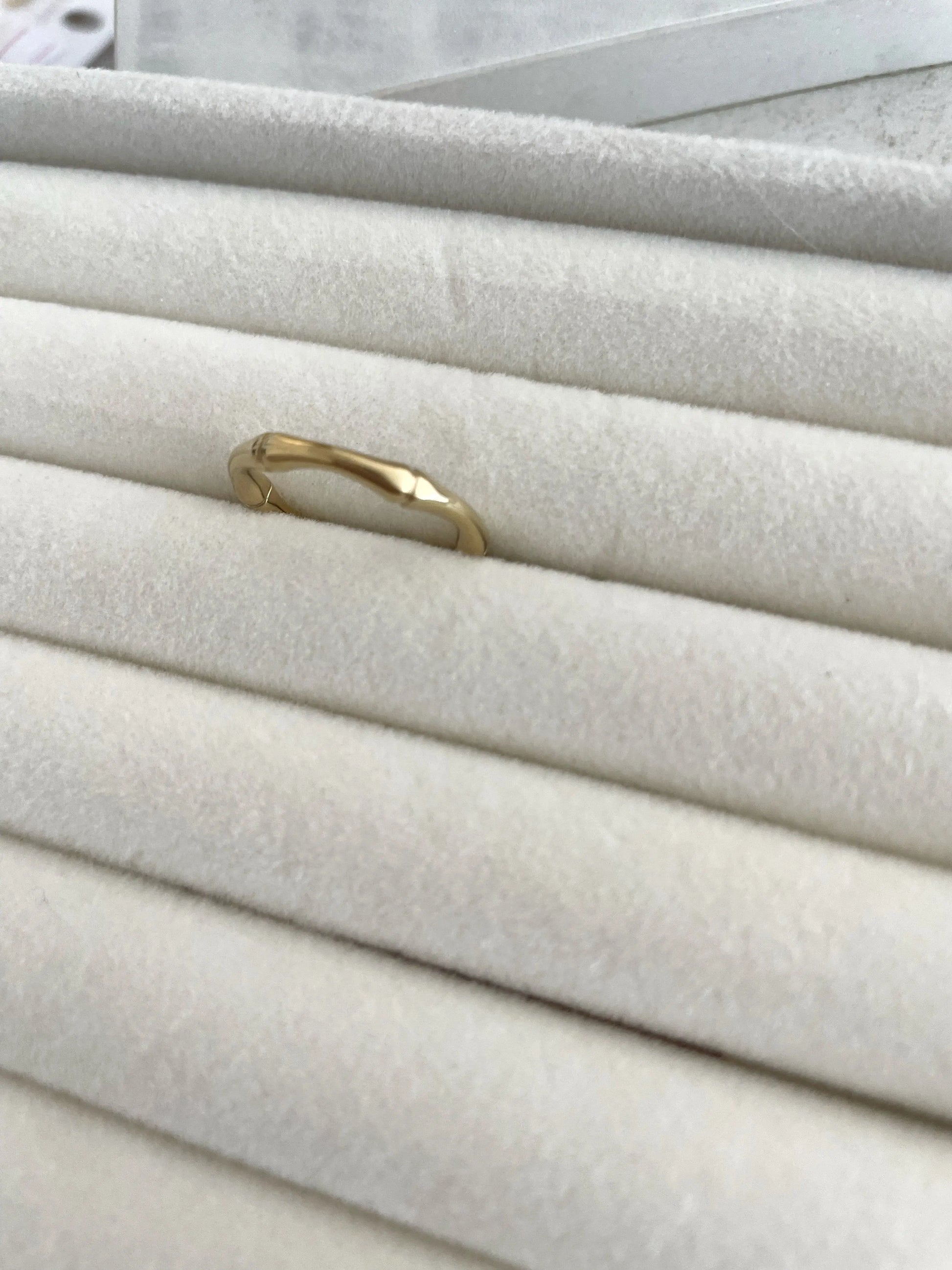 ANILLO RAICES-Joyería de calidad en acero y resistente al agua ESENZIA