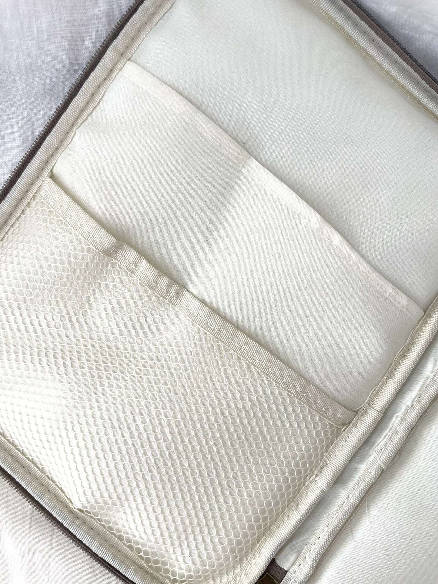 BOLSA FUNDA TABLET LISBOA-Joyería de calidad en acero y resistente al agua ESENZIA