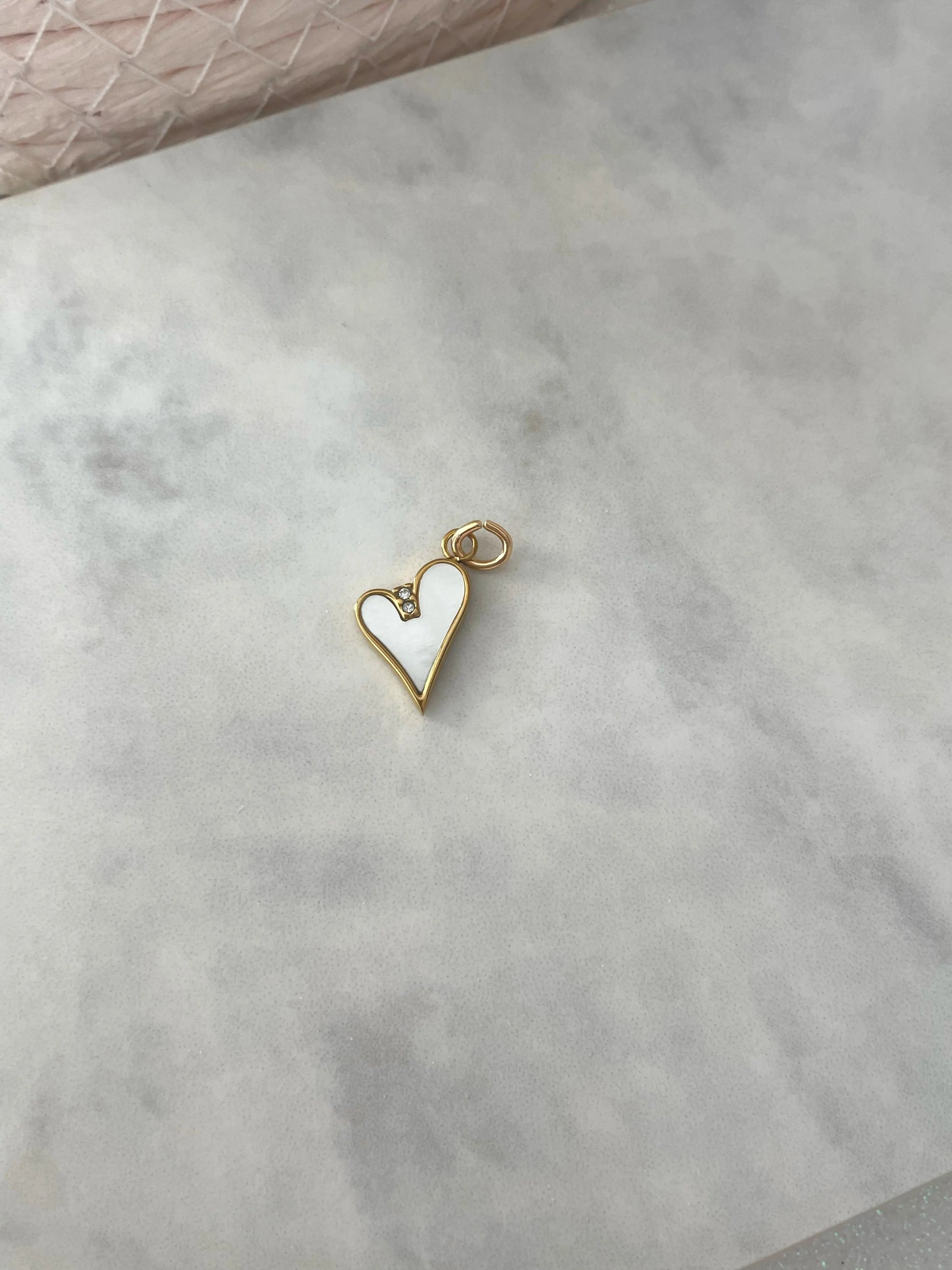 CHARM CORAZÓN BLANCO-Joyería de calidad en acero y resistente al agua ESENZIA