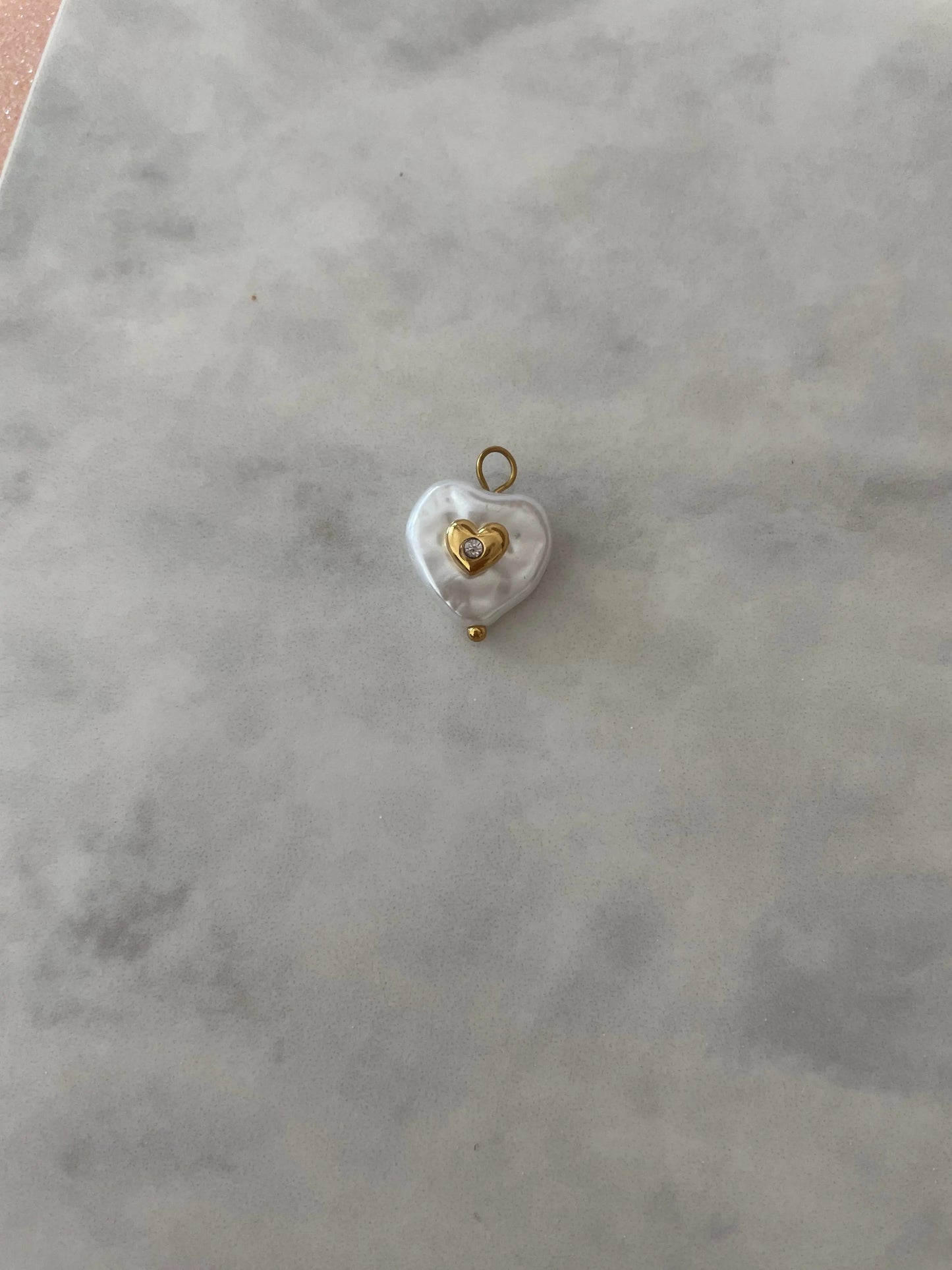 CHARM CORAZÓN PERLA-Joyería de calidad en acero y resistente al agua ESENZIA