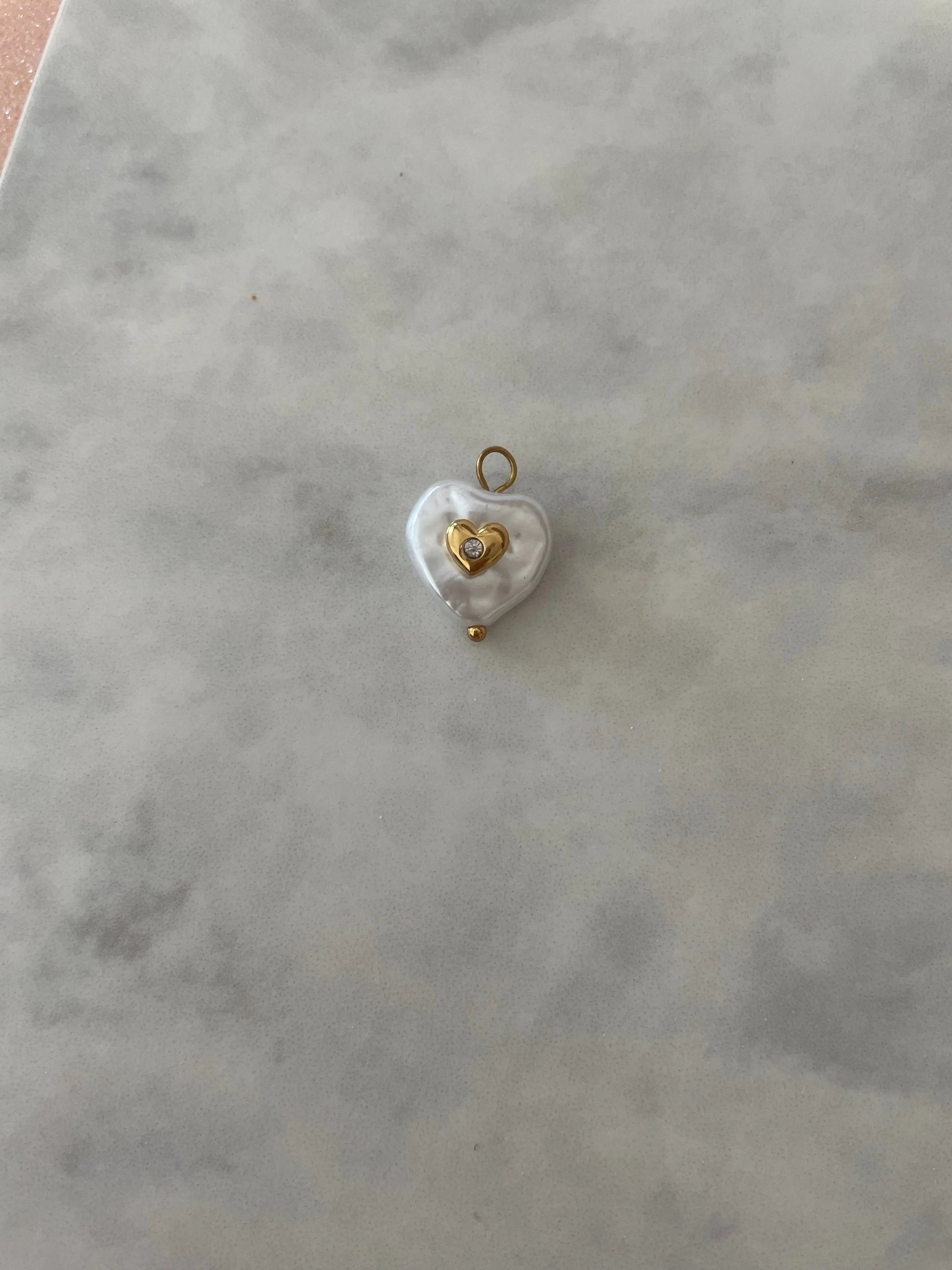 CHARM CORAZÓN PERLA-Joyería de calidad en acero y resistente al agua ESENZIA