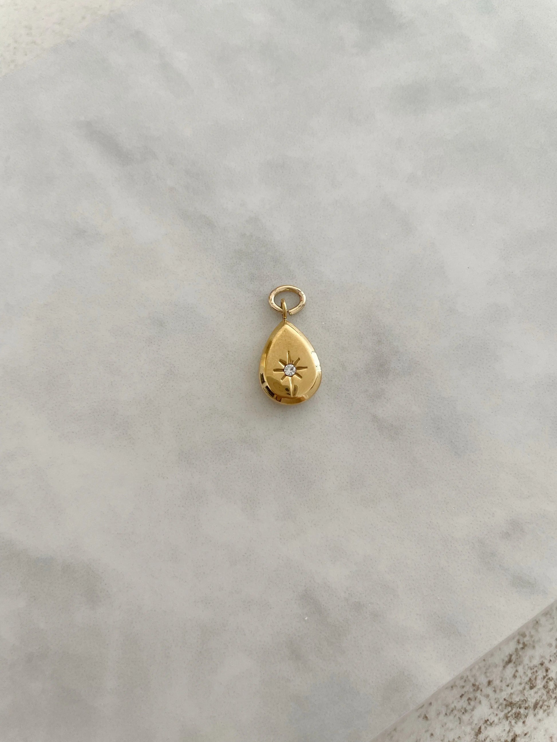 CHARM GOTA CIRCONITA-Joyería de calidad en acero y resistente al agua ESENZIA