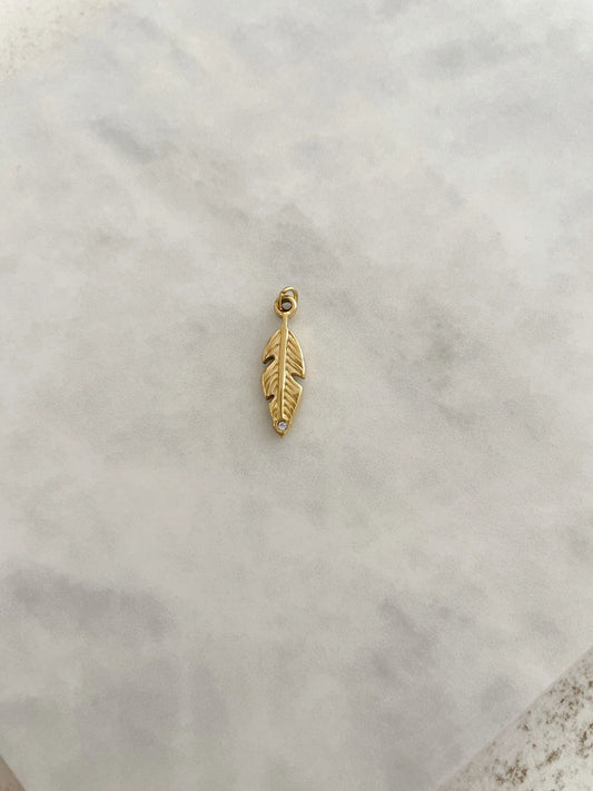 CHARM PLUMA CIRCONITA-Joyería de calidad en acero y resistente al agua ESENZIA