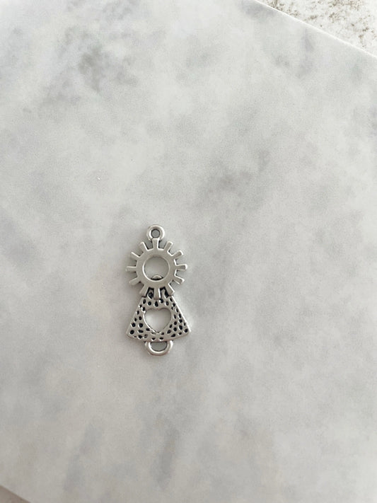 CHARM VIRGEN DEL PILAR MANTO-Joyería de calidad en acero y resistente al agua ESENZIA