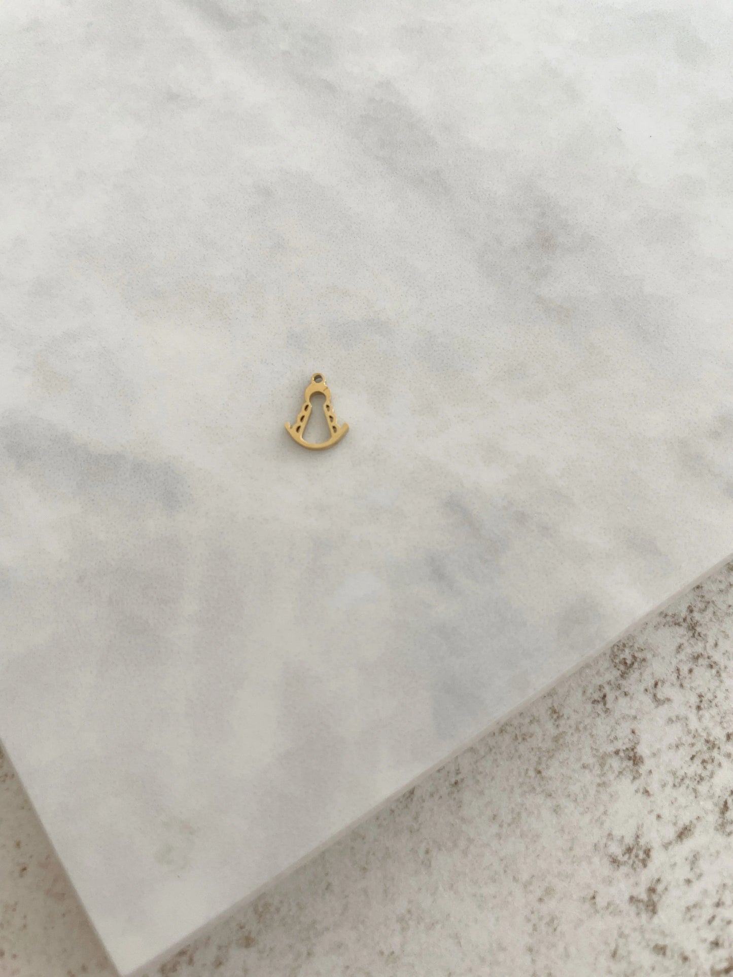 CHARM VIRGEN DEL ROCIO-Joyería de calidad en acero y resistente al agua ESENZIA