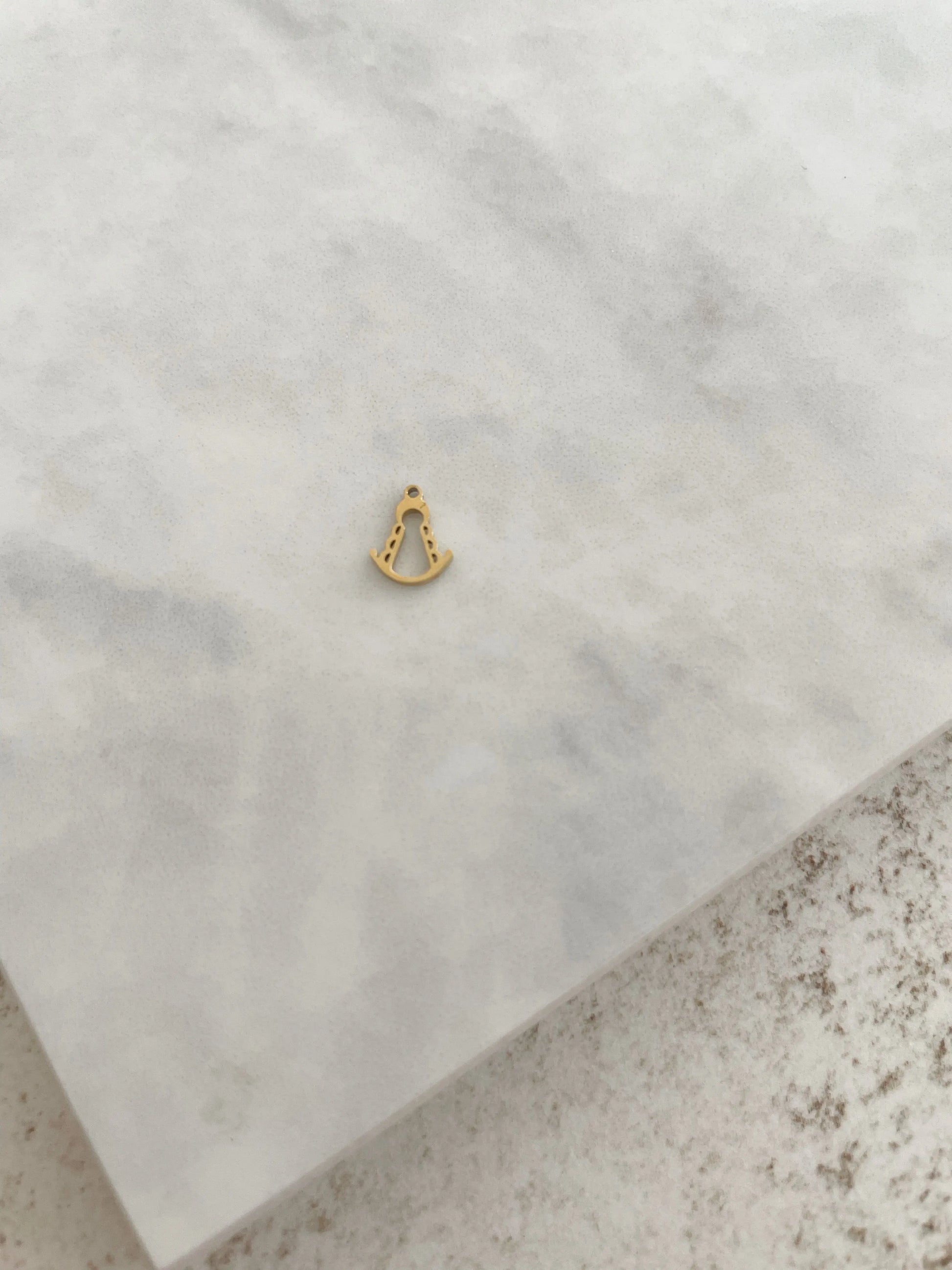 CHARM VIRGEN DEL ROCIO-Joyería de calidad en acero y resistente al agua ESENZIA
