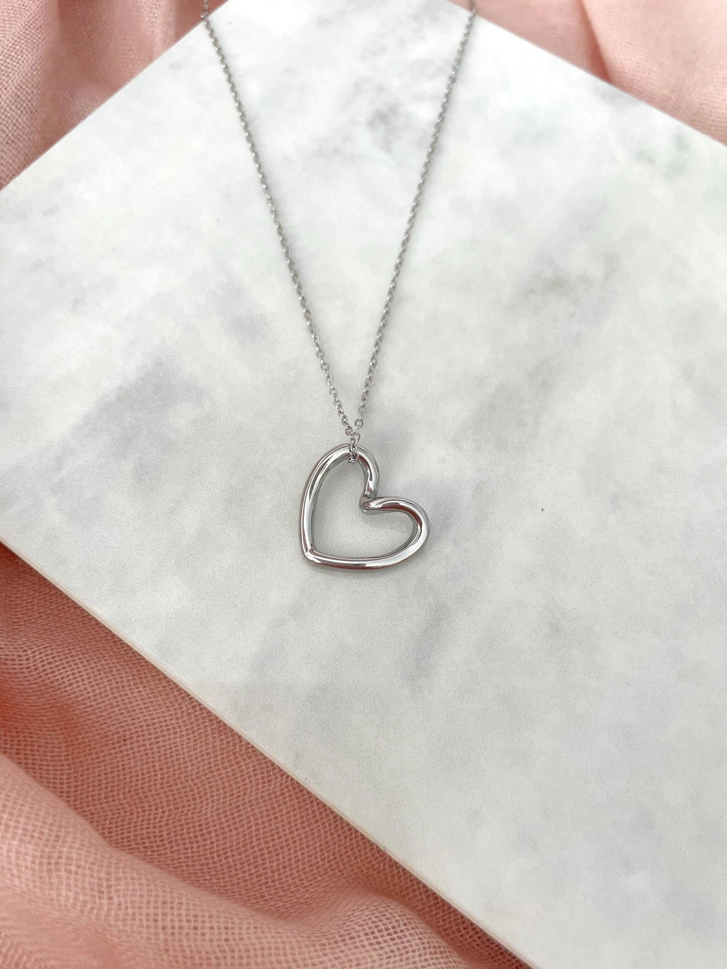 COLLAR CORAZON-Joyería de calidad en acero y resistente al agua ESENZIA