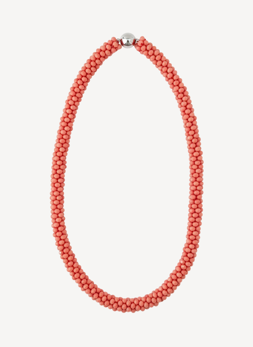 El regalo que ilumina corazones.
El Collar Brillana es el detalle perfecto para decirle a alguien especial lo mucho que brilla en tu vida. O simplemente para recordarte a ti misma que mereces brillar cada día. Una joya con alma que va más allá de lo estético: es un mensaje de amor, confianza y empoderamiento que perdura en el tiempo.
- Material: Acero inoxidable 316L - Hipoalergénico. Sin níquel, sin plomo.
- Acabado: Baño oro 18k.
- Longitud: 40 + 5 cm