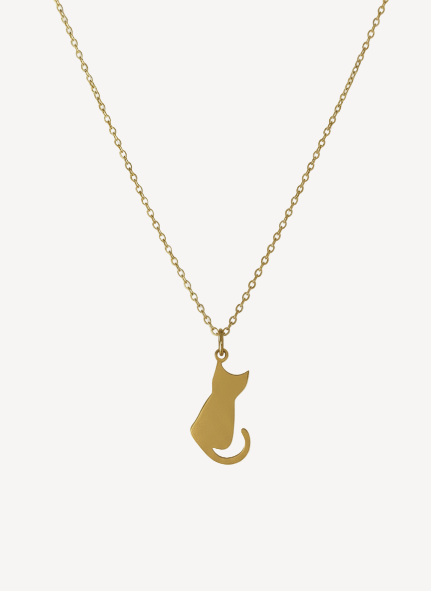 Elegancia felina que te protege.
Delicado y lleno de significado, el Collar Gatito captura la esencia misteriosa de estos animales sagrados. Perfecto para las amantes de los gatos que buscan una joya con alma, este collar te acompaña como símbolo de independencia, gracia y protección en cada paso.
- Material: Acero inoxidable 316L - Hipoalergénico. Sin níquel, sin plomo.
- Acabado: Baño oro 18k.
- Longitud: 40 + 5 cm