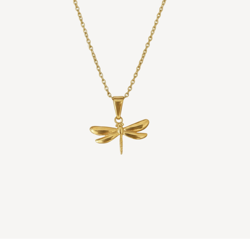 Collar de libélula en acero inoxidable 316L con baño de oro 18k. Símbolo de transformación, libertad y esperanza. Hipoalergénico, resistente al agua. Longitud ajustable 40+5cm.