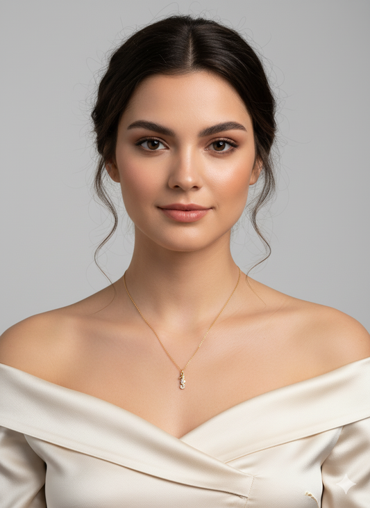 Encantador collar con colgante de seta bañado en oro 18k. Acero inoxidable de alta calidad, sin níquel ni plomo. Resistente al agua y ajustable. Un amuleto natural lleno de magia.