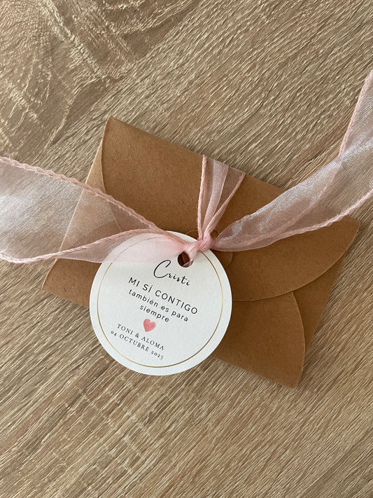 SOBRE KRAFT 10X7 CM CON LAZO DE ORGANZA