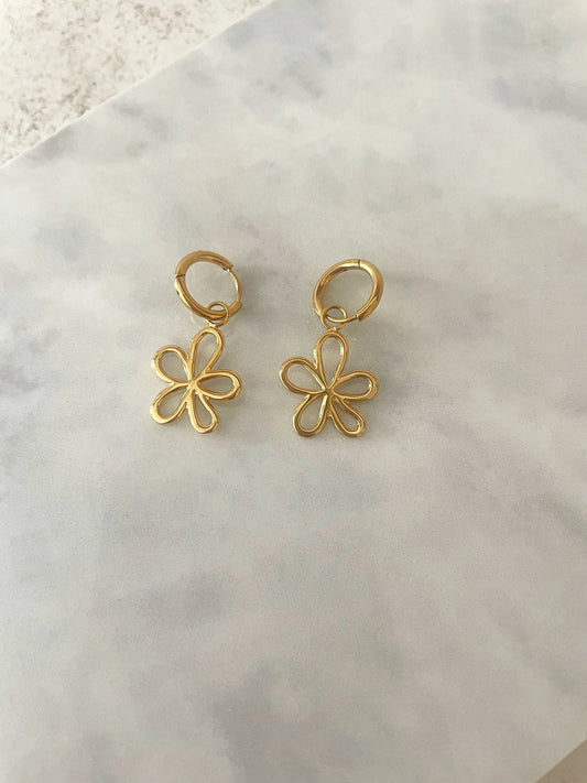 PENDIENTES MINI PÉTALOS.-Joyería de calidad en acero y resistente al agua ESENZIA