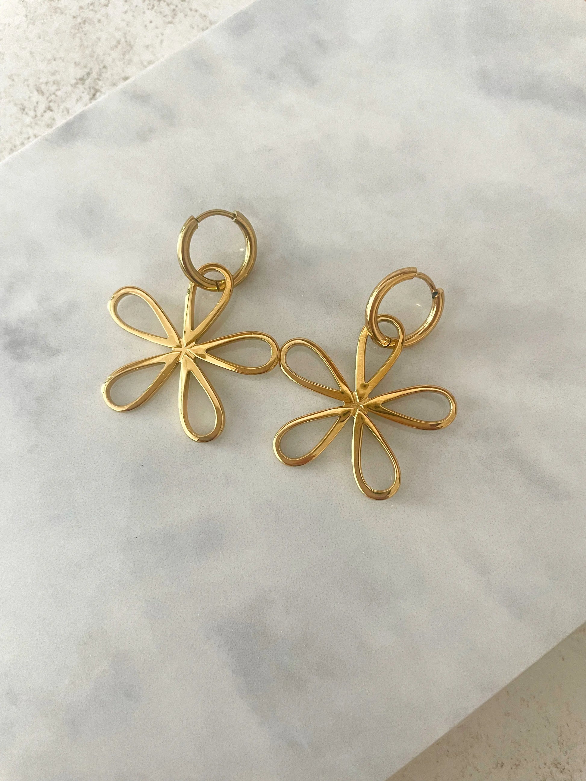 PENDIENTES PÉTALOS-Joyería de calidad en acero y resistente al agua ESENZIA