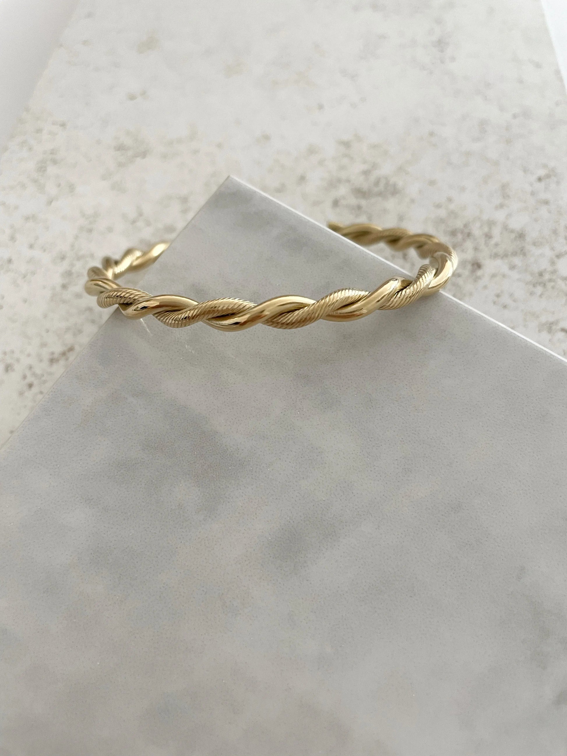 PULSERA ENLAZADA-Joyería de calidad en acero y resistente al agua ESENZIA