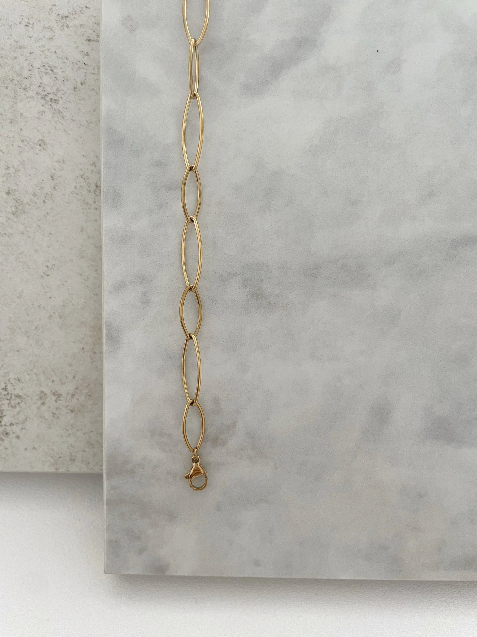 PULSERA ESLABON OVALADO-Joyería de calidad en acero y resistente al agua ESENZIA