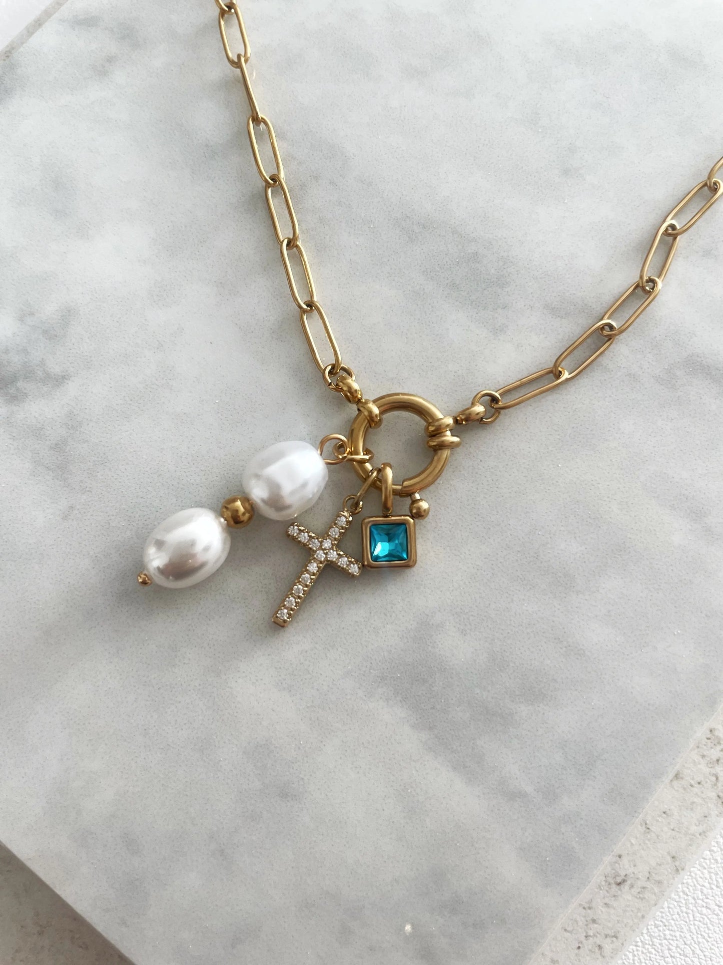 PULSERA ESLABONES PERSONALIZABLE (incluye 3 charms)-Joyería de calidad en acero y resistente al agua ESENZIA