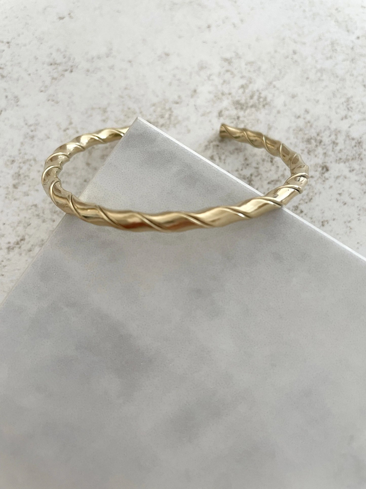 PULSERA PRESENTE-Joyería de calidad en acero y resistente al agua ESENZIA