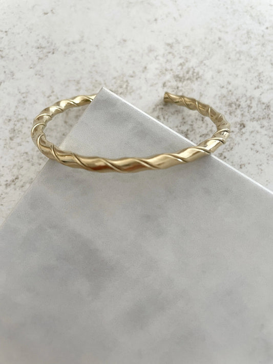 PULSERA PRESENTE-Joyería de calidad en acero y resistente al agua ESENZIA