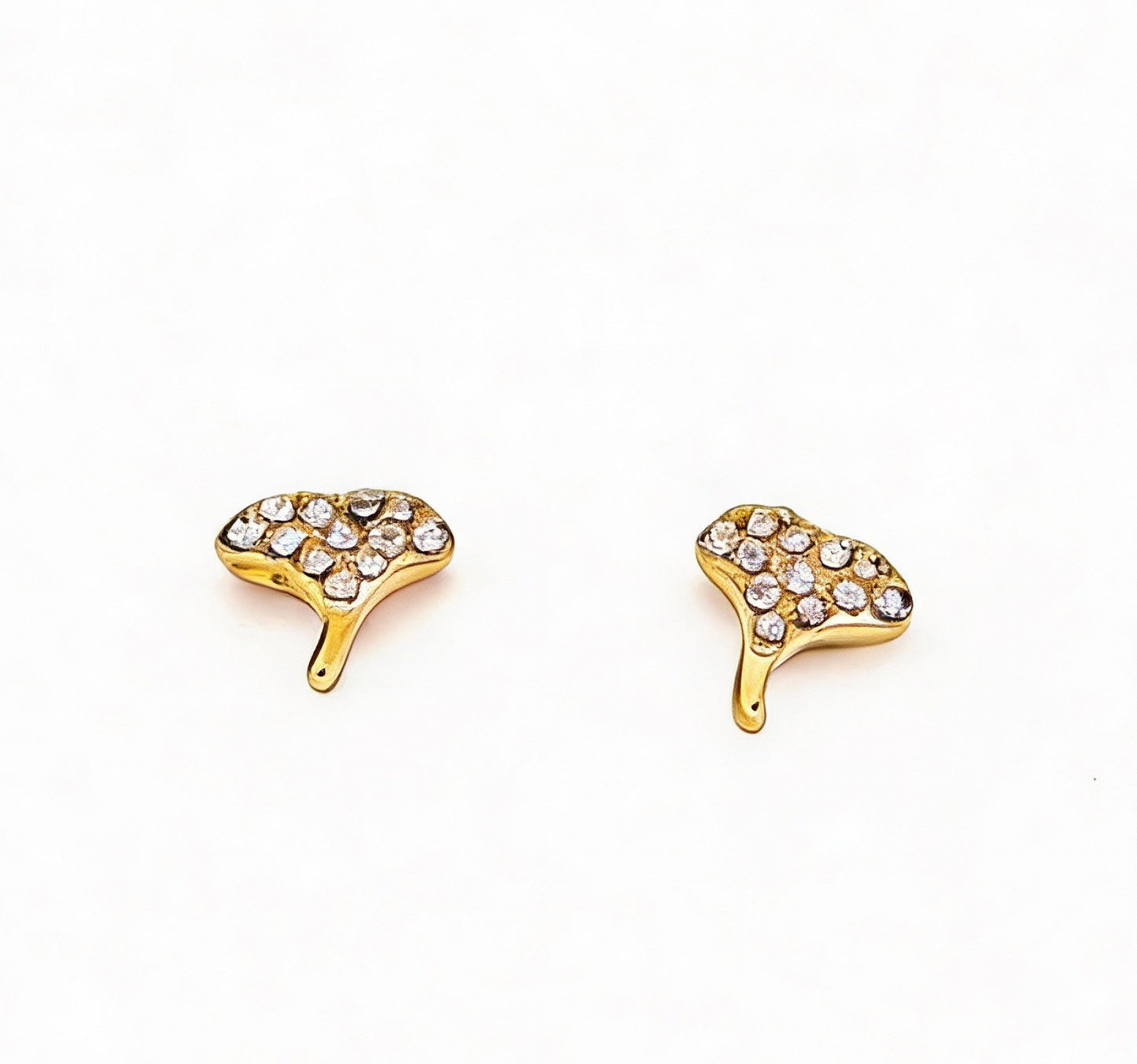 PENDIENTES STUDS COLA DE PEZ CIRCONITAS