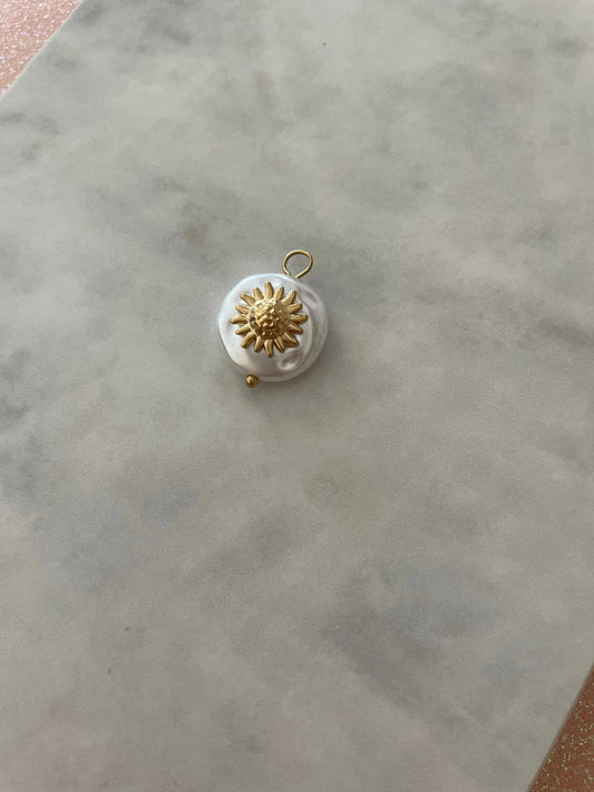 CHARM SOL PERLA-Joyería de calidad en acero y resistente al agua ESENZIA