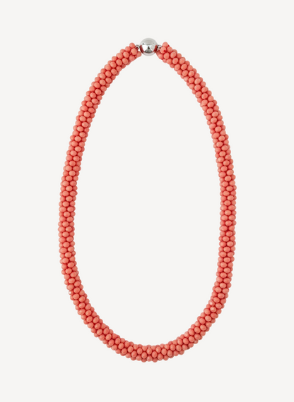 El regalo que ilumina corazones.

El Collar Brillana es el detalle perfecto para decirle a alguien especial lo mucho que brilla en tu vida. O simplemente para recordarte a ti misma que mereces brillar cada día. Una joya con alma que va más allá de lo estético: es un mensaje de amor, confianza y empoderamiento que perdura en el tiempo.

- Material: Acero inoxidable 316L - Hipoalergénico. Sin níquel, sin plomo.
- Acabado: Baño oro 18k.
- Longitud: 40 + 5 cm
