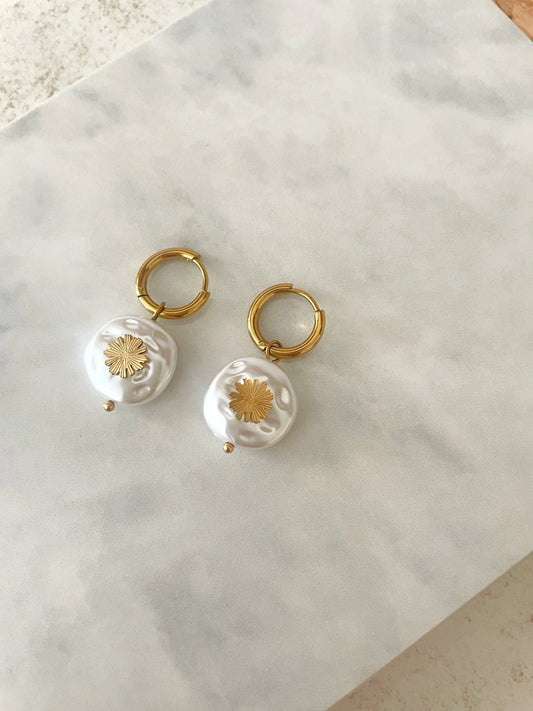 PENDIENTES TRÉBOL PERLA-Joyería de calidad en acero y resistente al agua ESENZIA